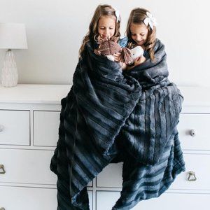 Saranoni Patterned Lush Home Throw - Charcoal